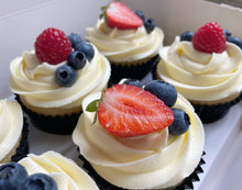 Load image into Gallery viewer, Summer Berry Cupcakes