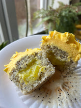 Load image into Gallery viewer, Lemon Poppyseed Cupcakes